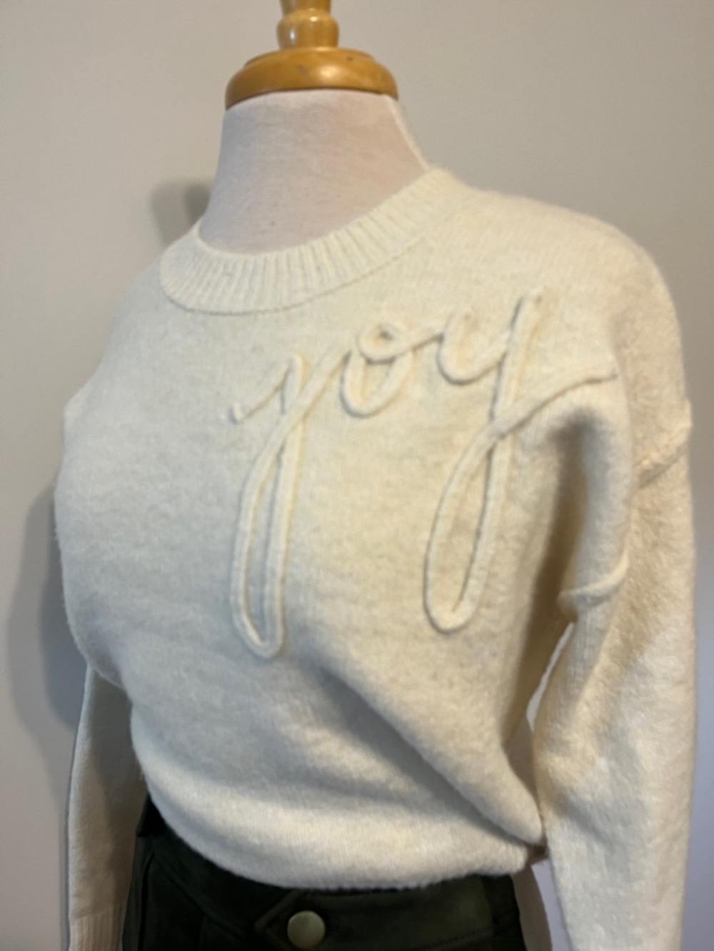 NWT JOY Women's Holiday Crewneck Pullover Sweet Cream Cozy Size Small